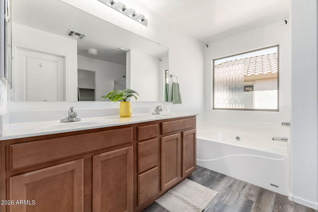 Image 19 of property listing at 3784 E CHICKADEE Road, Gilbert, AZ 85297