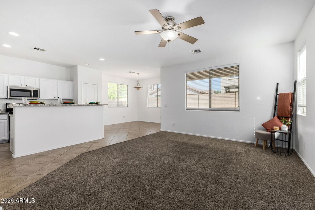 Image 7 of property listing at 3784 E CHICKADEE Road, Gilbert, AZ 85297