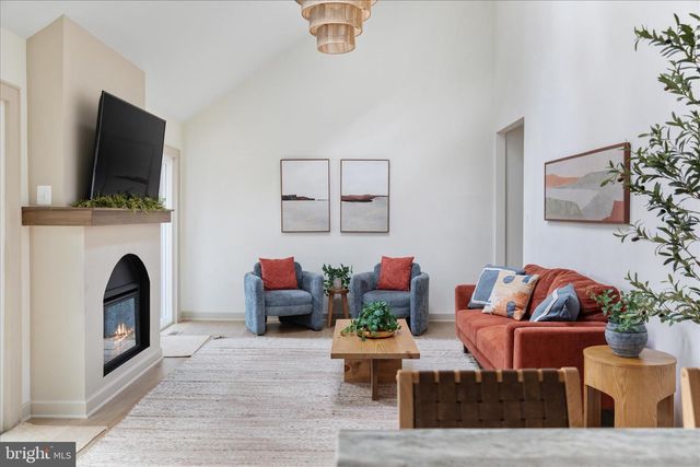 4386 LAKEWOOD DR, Warrenton, VA 20187