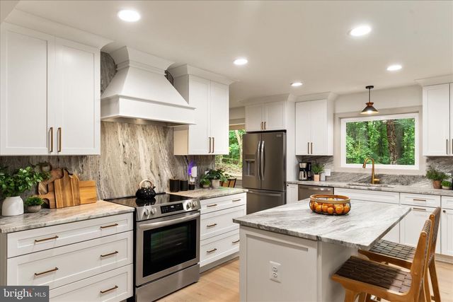 4386 LAKEWOOD DR, Warrenton, VA 20187