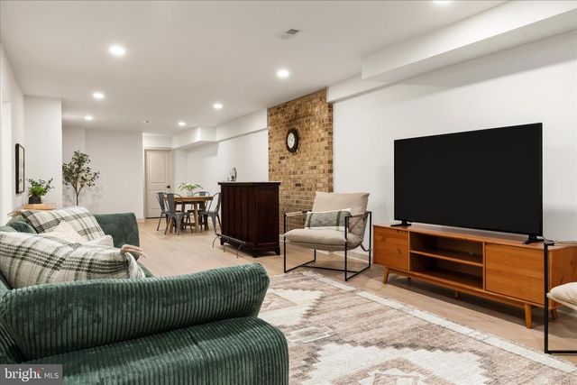 4386 LAKEWOOD DR, Warrenton, VA 20187