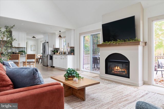 4386 LAKEWOOD DR, Warrenton, VA 20187