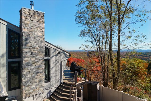 26 Summit Circle Drive, Mahopac, NY 10541