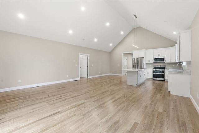 18 Lakeshore Drive, Douglas, MA 01516