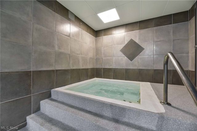 12500 Edgewater Drive 1201, Lakewood, OH 44107