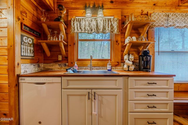 3140 Brothers Way, Sevierville, TN 37862