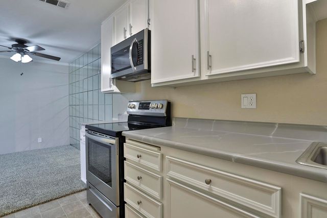 2820 N Arcadia Court B208, Palm Springs, CA 92262