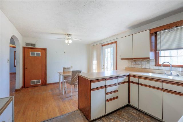 6207 Arcadia Avenue, Kansas City, KS 66102