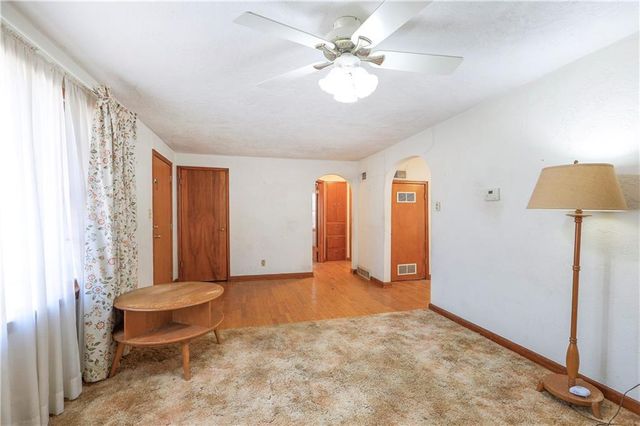 6207 Arcadia Avenue, Kansas City, KS 66102