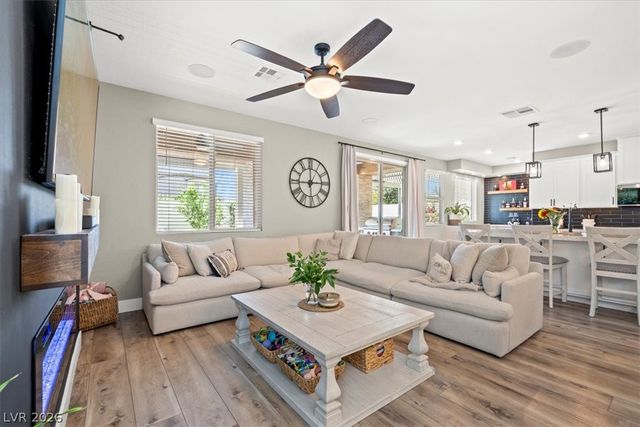 5633 LOWELL CLIFF Street, North Las Vegas, NV 89081