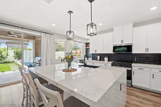 5633 LOWELL CLIFF Street, North Las Vegas, NV 89081