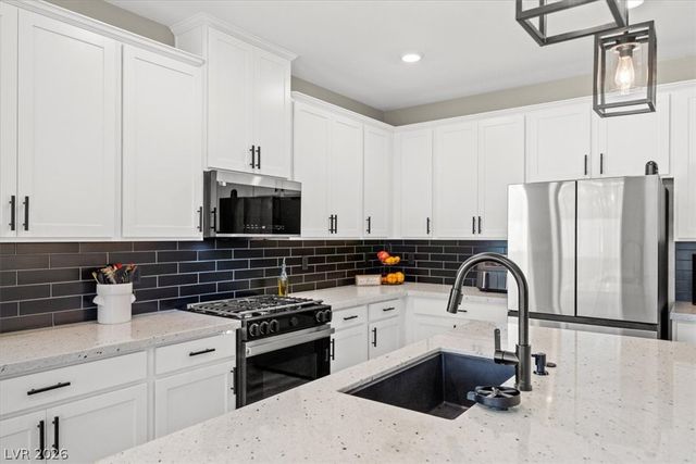 5633 LOWELL CLIFF Street, North Las Vegas, NV 89081