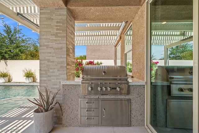 5633 LOWELL CLIFF Street, North Las Vegas, NV 89081