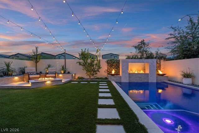 5633 LOWELL CLIFF Street, North Las Vegas, NV 89081