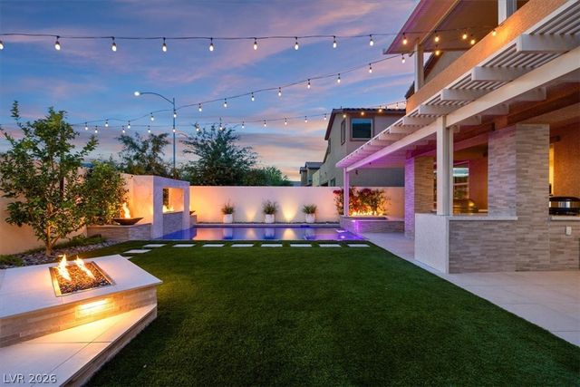 5633 LOWELL CLIFF Street, North Las Vegas, NV 89081