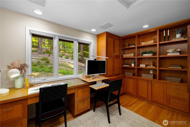 3813 W Mercer Way, Mercer Island, WA 98040