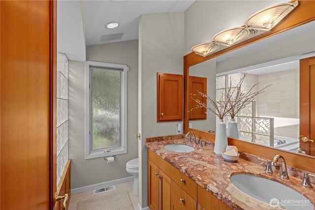 3813 W Mercer Way, Mercer Island, WA 98040