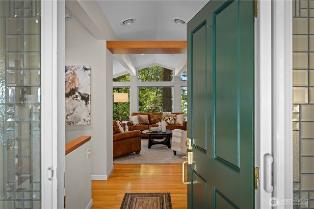 3813 W Mercer Way, Mercer Island, WA 98040