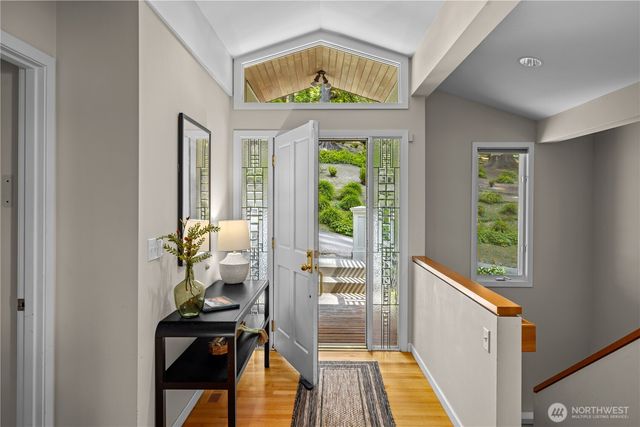 3813 W Mercer Way, Mercer Island, WA 98040