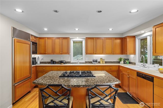 3813 W Mercer Way, Mercer Island, WA 98040
