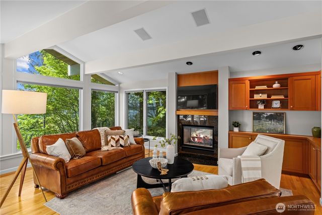3813 W Mercer Way, Mercer Island, WA 98040