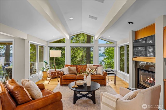 3813 W Mercer Way, Mercer Island, WA 98040