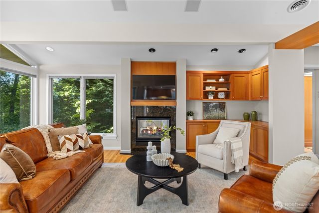 3813 W Mercer Way, Mercer Island, WA 98040