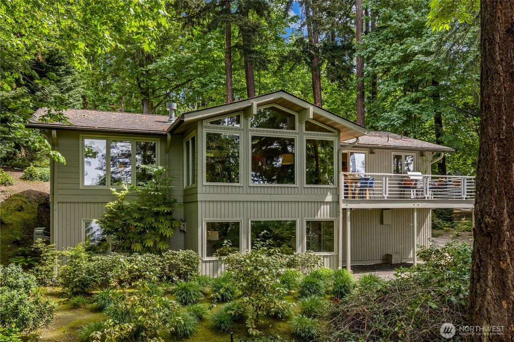3813 W Mercer Way, Mercer Island, WA 98040