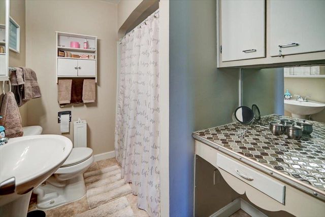 2122 E Johnson Street, Madison, WI 53704