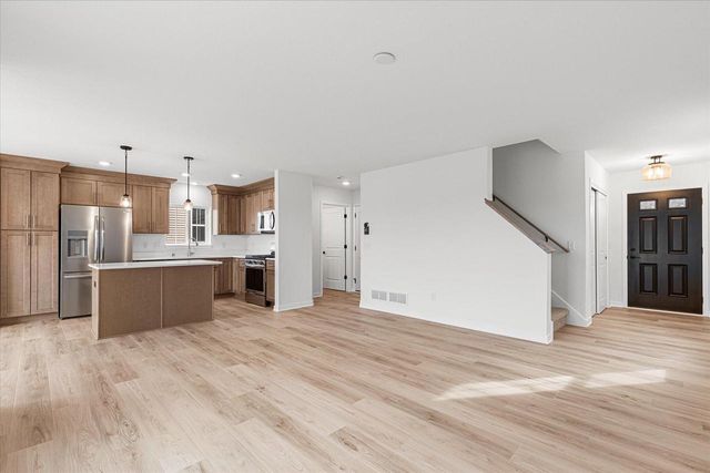 621 Belmont DRIVE, Watertown, WI 53094