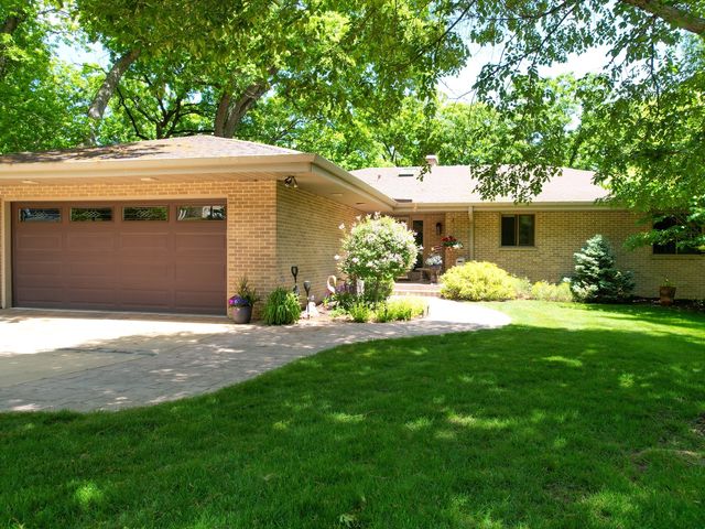 2107 S Pow Wow Trail, Beloit, WI 53511
