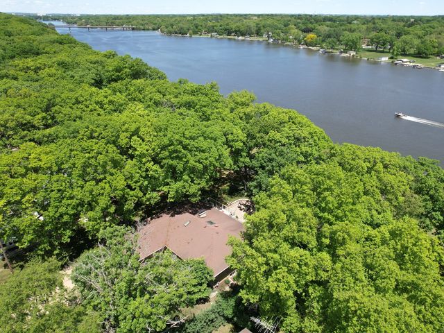 2107 S Pow Wow Trail, Beloit, WI 53511