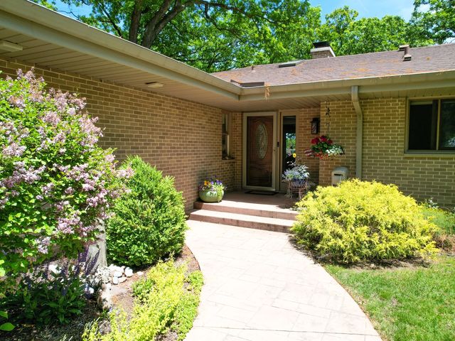 2107 S Pow Wow Trail, Beloit, WI 53511