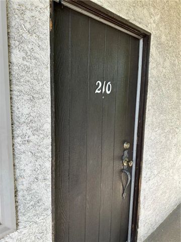 7055 Etiwanda Avenue 210, Reseda, CA 91335