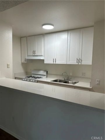 7055 Etiwanda Avenue 210, Reseda, CA 91335