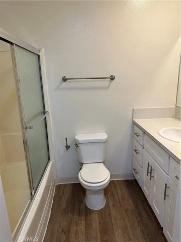 7055 Etiwanda Avenue 210, Reseda, CA 91335