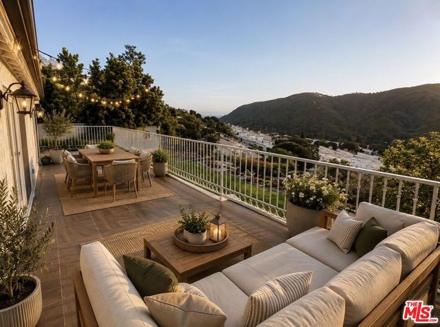 17230 Avenida De La Herradura, Pacific Palisades, CA 90272