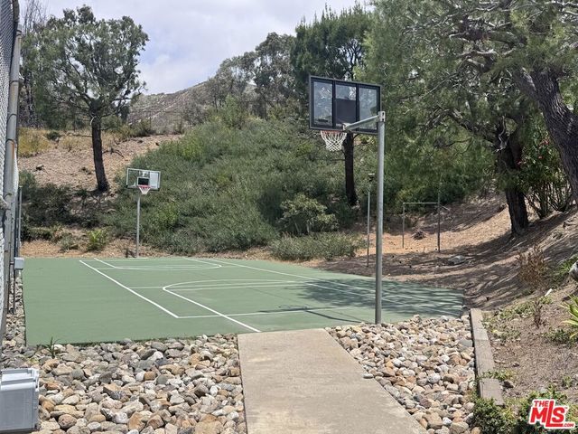 17230 Avenida De La Herradura, Pacific Palisades, CA 90272