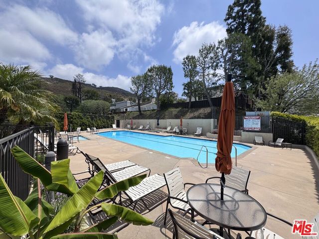 17230 Avenida De La Herradura, Pacific Palisades, CA 90272