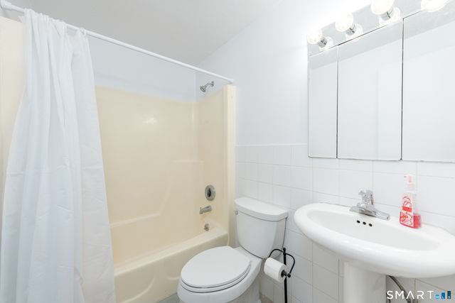 24 Cinnamon Springs 24, South Windsor, CT 06074