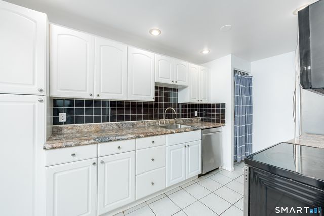 24 Cinnamon Springs 24, South Windsor, CT 06074