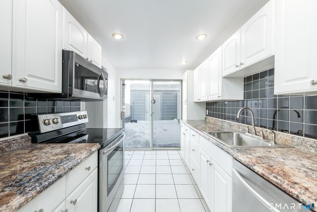 24 Cinnamon Springs 24, South Windsor, CT 06074