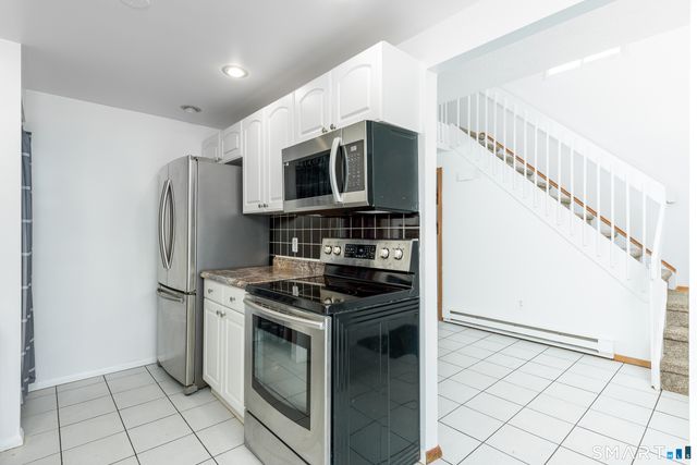 24 Cinnamon Springs 24, South Windsor, CT 06074