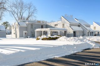 24 Cinnamon Springs 24, South Windsor, CT 06074