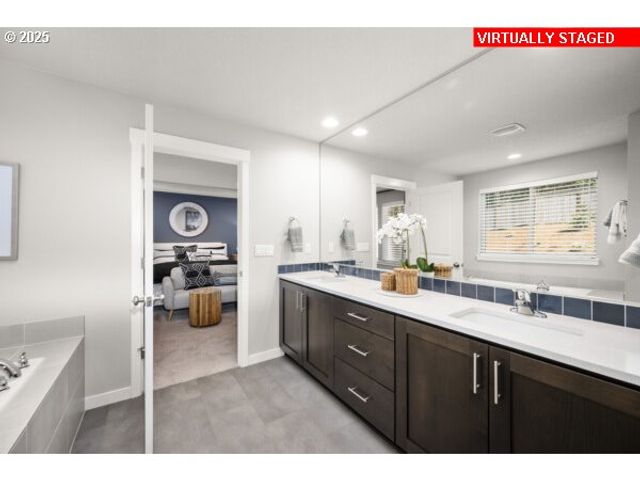 10253 Se VRADENBURG Rd, Happy Valley, OR 97086