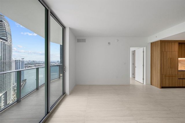 77 SE 5th St PH01, Miami, FL 33131