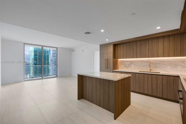 77 SE 5th St PH01, Miami, FL 33131