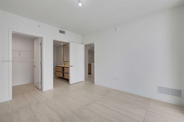 77 SE 5th St PH01, Miami, FL 33131