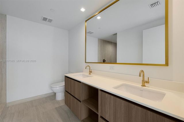 77 SE 5th St PH01, Miami, FL 33131