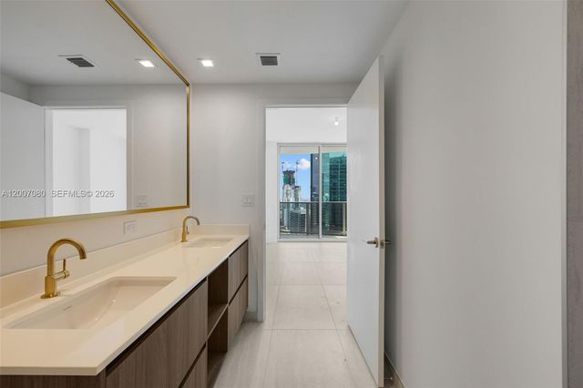77 SE 5th St PH01, Miami, FL 33131